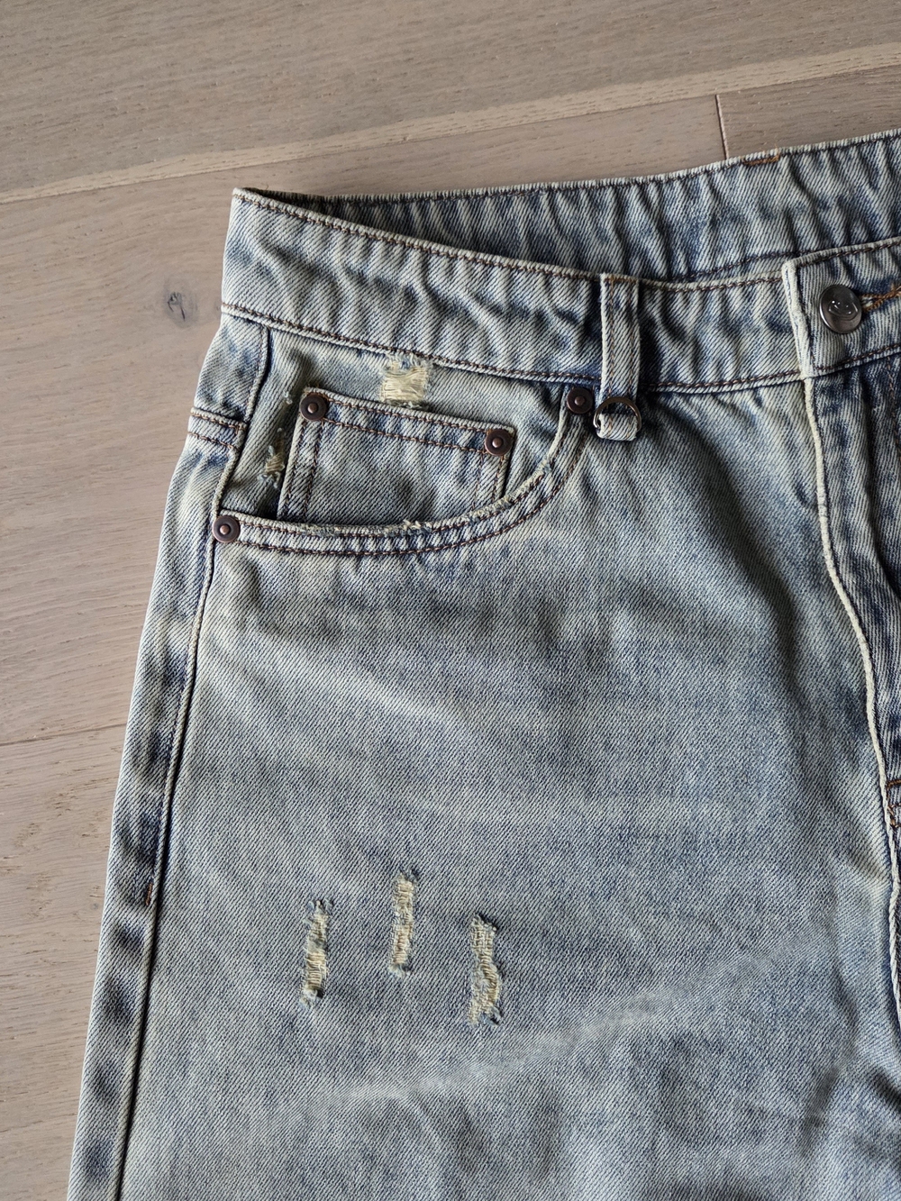 Drmers club baggy jeans in light acid wash - Picture 5 of 7